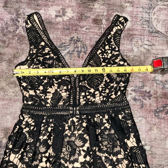 Romeo Juliet Couture Black Double V Lace Midi Dress [ SZ med ] - Picture 12 of 16